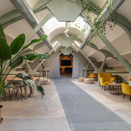 Ola Living Hostal Tetuan Madrid Exterior photo