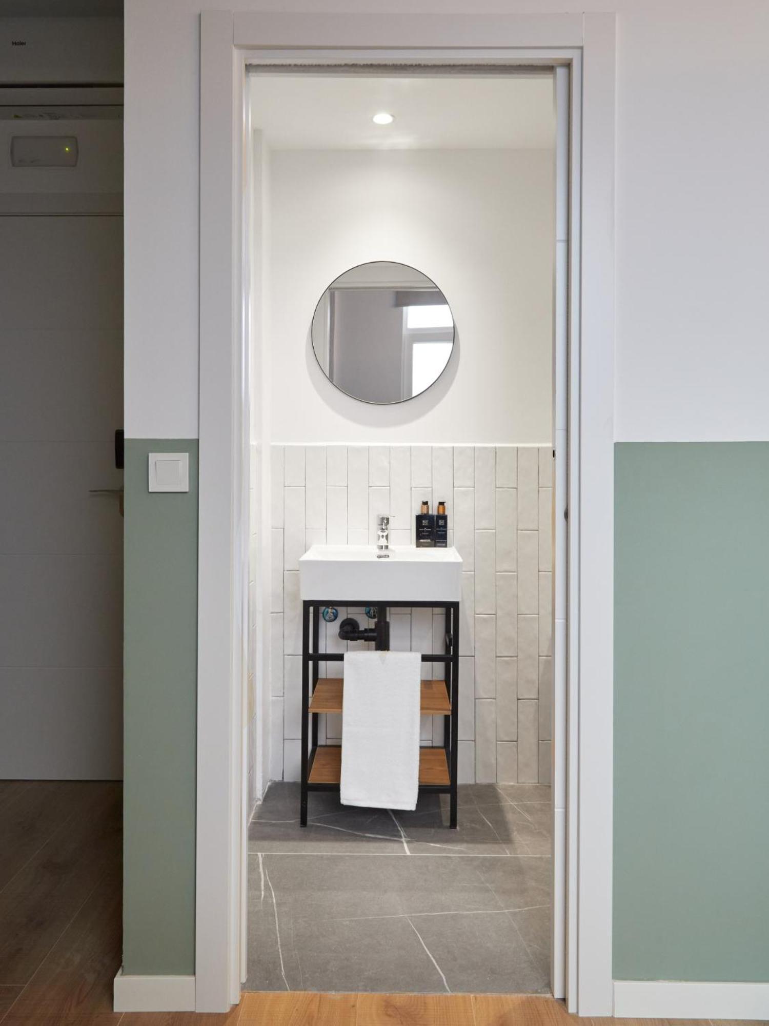 Ola Living Hostal Tetuan Madrid Exterior photo