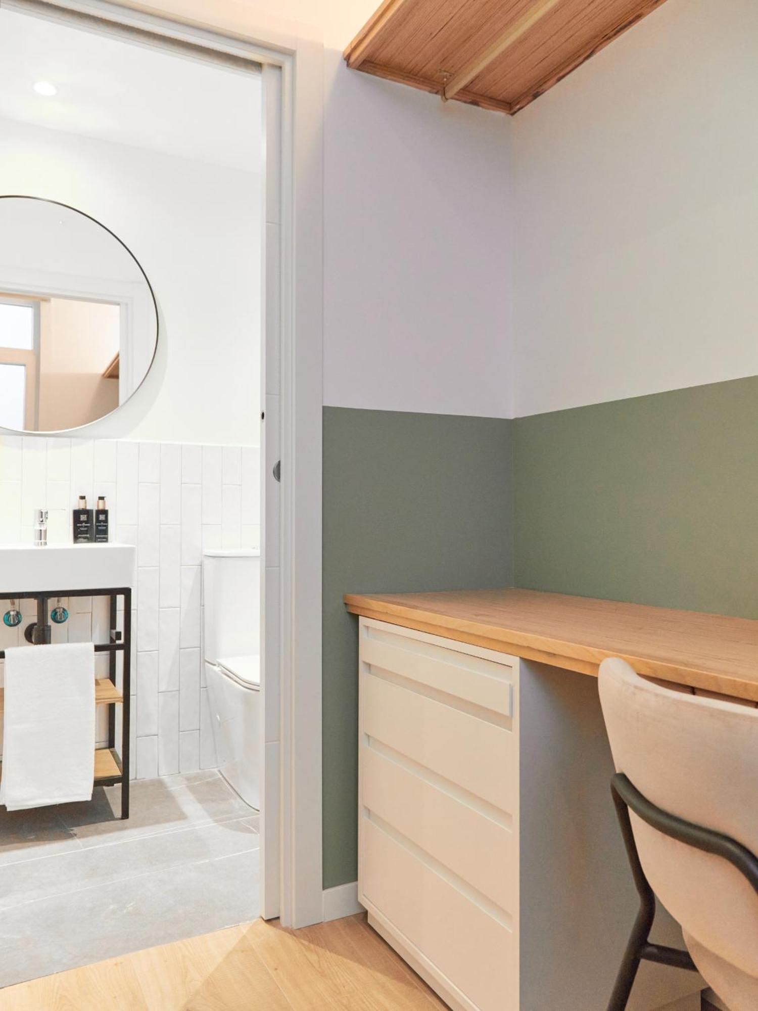 Ola Living Hostal Tetuan Madrid Exterior photo