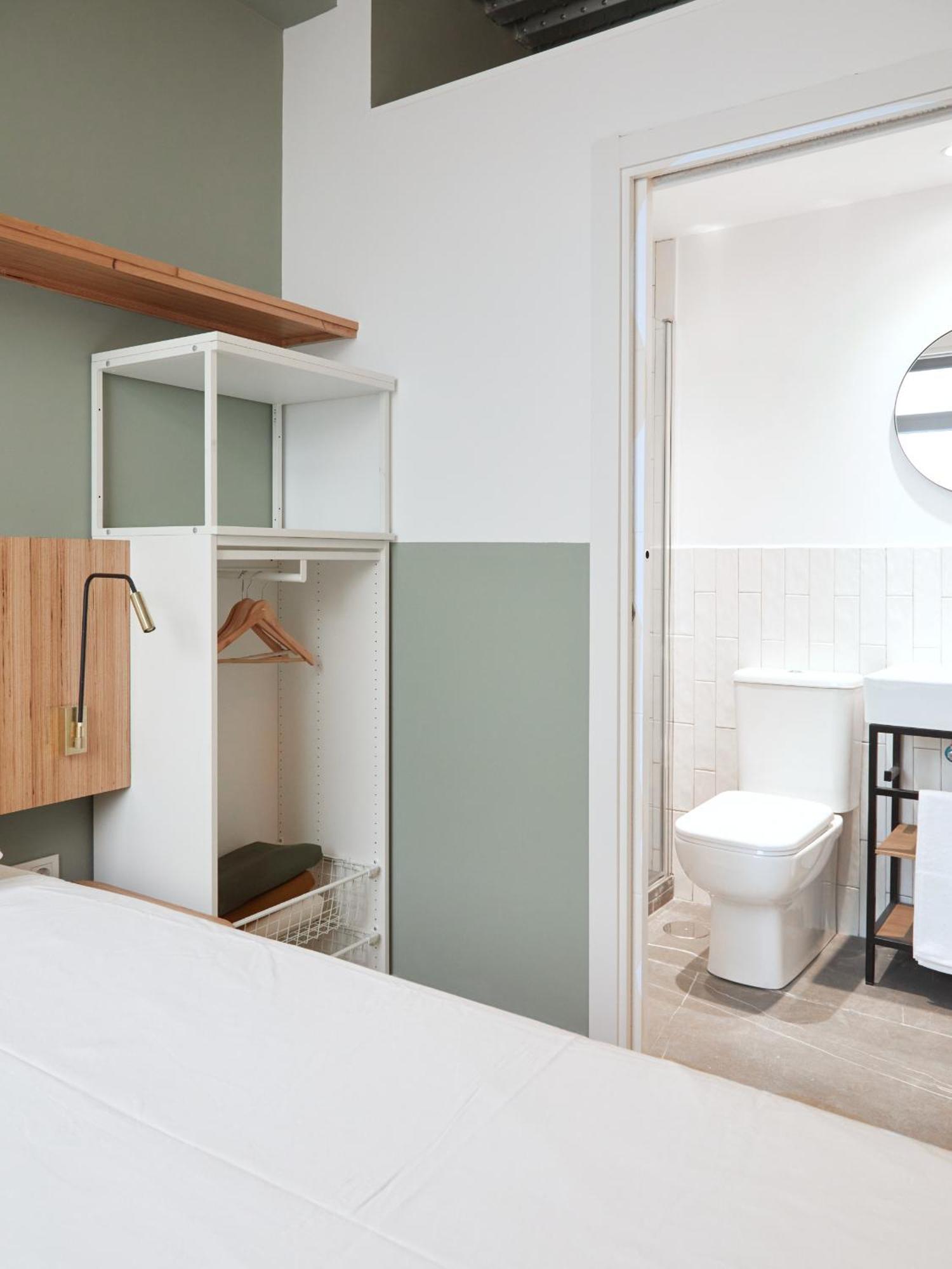 Ola Living Hostal Tetuan Madrid Exterior photo