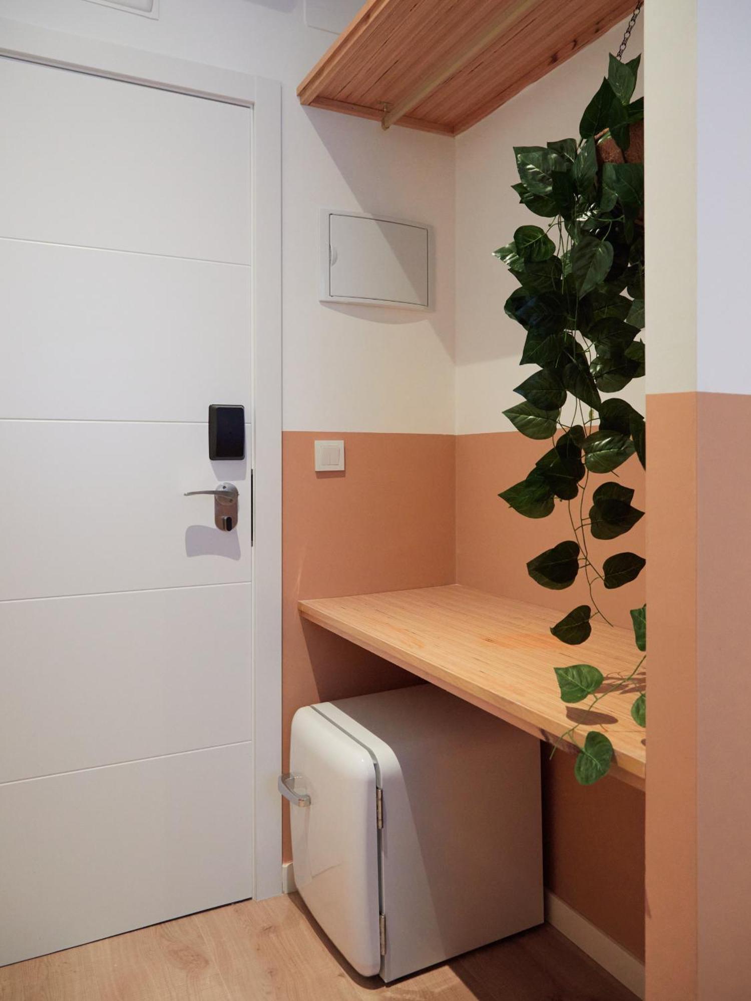 Ola Living Hostal Tetuan Madrid Exterior photo
