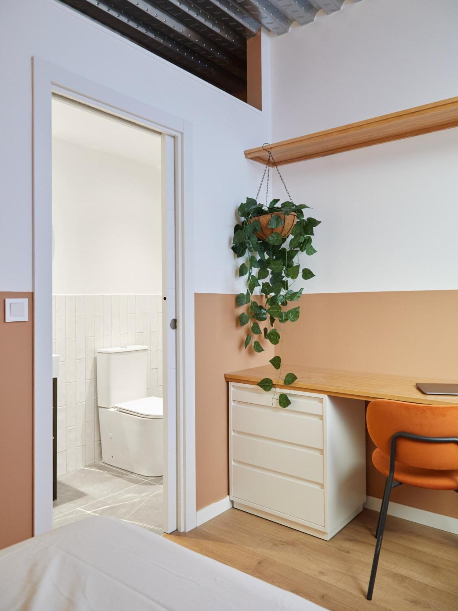 Ola Living Hostal Tetuan Madrid Exterior photo