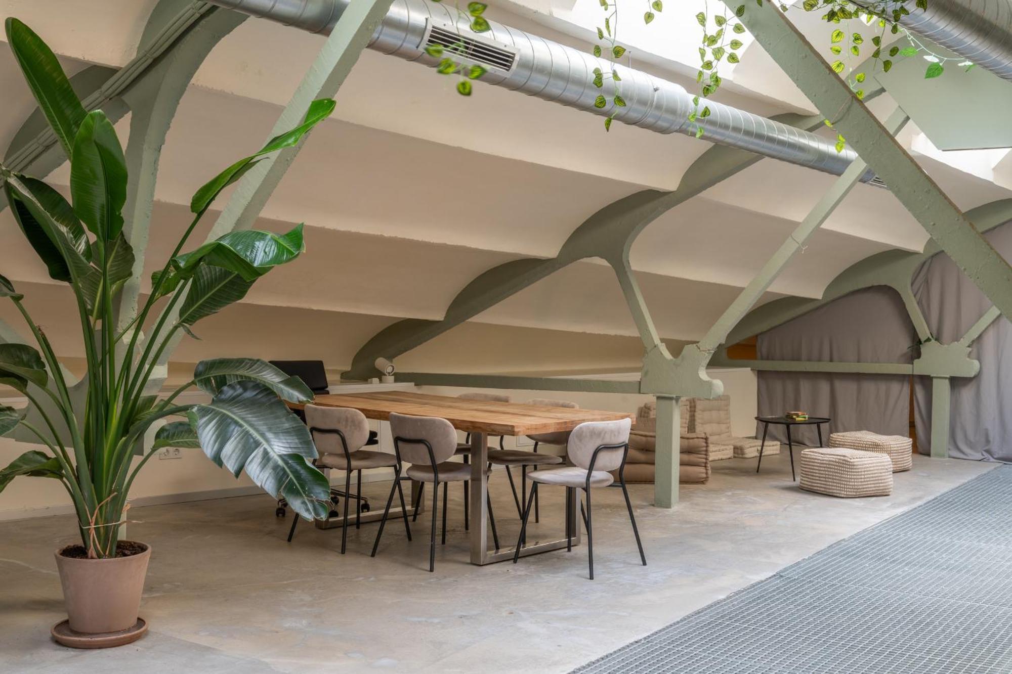 Ola Living Hostal Tetuan Madrid Exterior photo